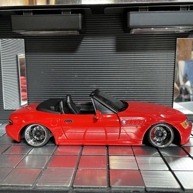 UTモデル 1/18 BMW Z3 ロードスター(カスタム仕様)