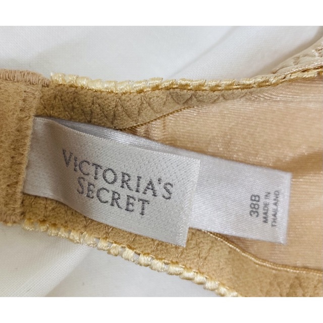 Victoria's Secret(ヴィクトリアズシークレット)の新品未使用　Victoria’s Secret サテンブラ&ショーツセット エンタメ/ホビーのコスプレ(衣装一式)の商品写真