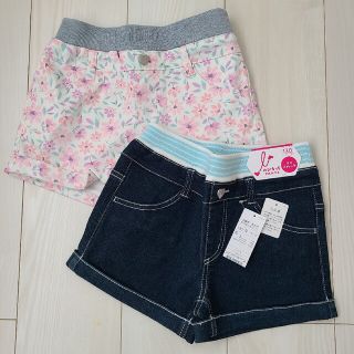 イオン(AEON)ののびるっち　イオン　ショートパンツ　ストレッチ　デニム　花柄　130　女の子(パンツ/スパッツ)