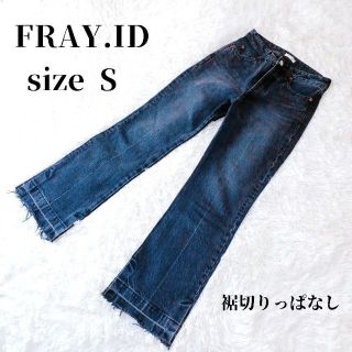 フレイアイディー(FRAY I.D)の【美品✴️】FRAY I.Dフレアジーンズブラック系ウオッシュ加工裾切りっぱなし(デニム/ジーンズ)