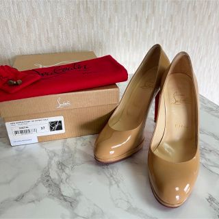 クリスチャンルブタン(Christian Louboutin)の値下★ ルブタン 37 パテント　シンプル　ヒール 24cm ベージュ無地(ハイヒール/パンプス)