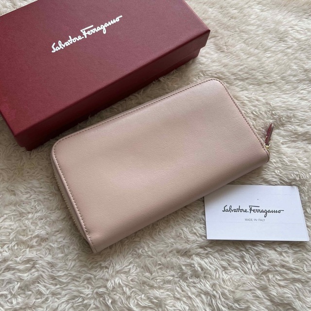 完成品 美品 Ferragamo サルヴァトーレフェラガモ 長財布 ラウンド