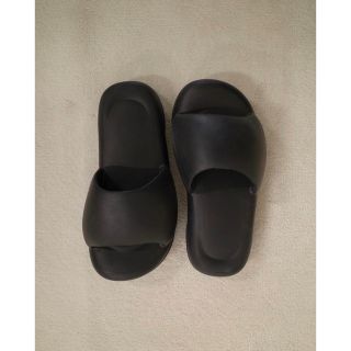 トゥデイフル(TODAYFUL)のRecovery Volume Sandals  M  black(サンダル)