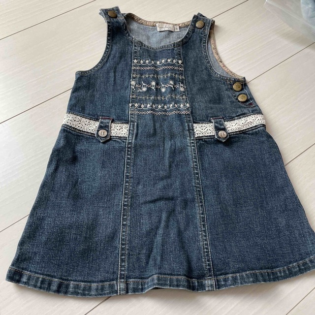 95デニムワンピ キッズ/ベビー/マタニティのキッズ服女の子用(90cm~)(ワンピース)の商品写真