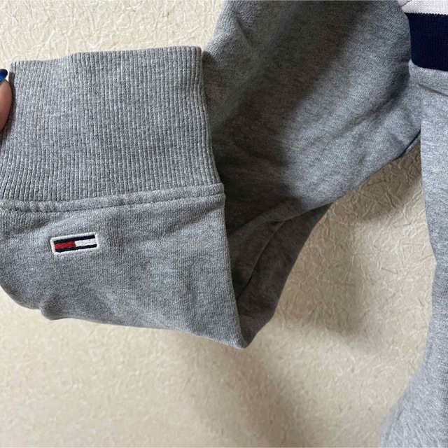 TOMMY JEANS(トミージーンズ)の〈人気ブランド〉Tommy トミー　トレーナー メンズのトップス(スウェット)の商品写真