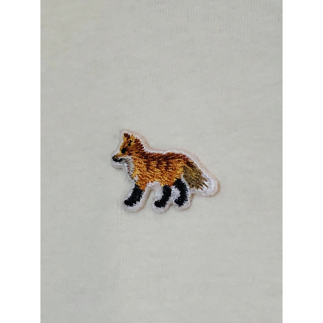 MAISON KITSUNE'(メゾンキツネ)のメゾンキツネ　ベイビーフォックス　ワンポイント刺繍Tシャツ レディースのトップス(Tシャツ(半袖/袖なし))の商品写真