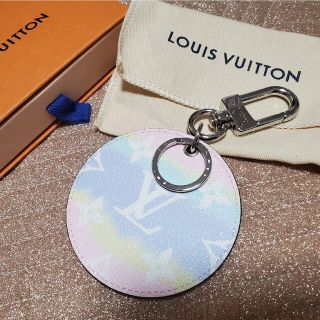 ルイヴィトン(LOUIS VUITTON)のLVエスカル ポルトクレ イリュストレ バッグチャーム(キーホルダー)