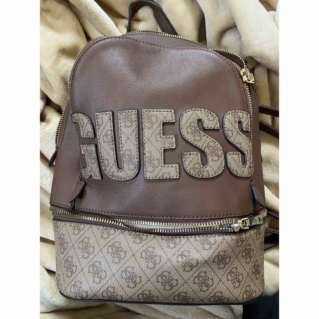 guessリュックバッグ