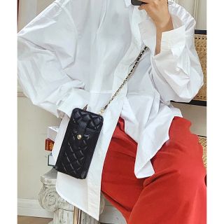 ザラ(ZARA)のキルティングチェーンスマホポーチ(iPhoneケース)