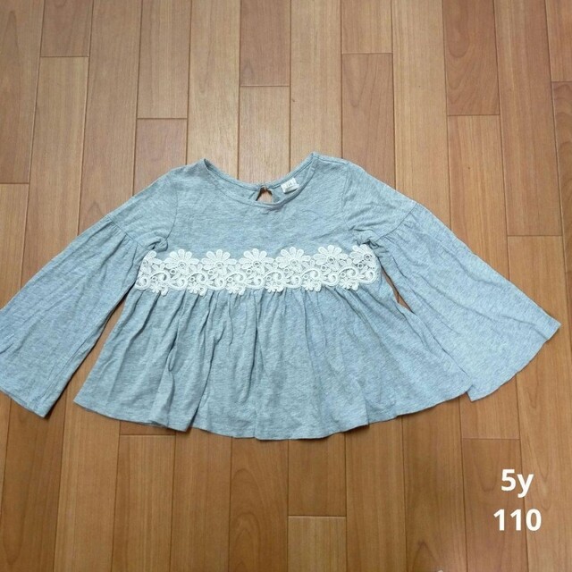 babyGAP(ベビーギャップ)のbabyGap　トップス　▷小さめ？ キッズ/ベビー/マタニティのキッズ服女の子用(90cm~)(Tシャツ/カットソー)の商品写真