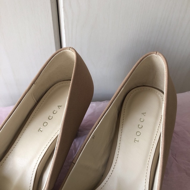 TOCCA - TOCCA トッカ リボン パンプス ベージュ 黒 37 23.5cmの通販