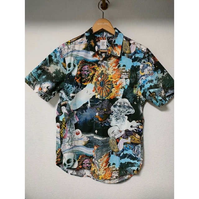 Design Tshirts Store graniph(グラニフ)の【レア】ゲゲゲの鬼太郎　グラニフ　アロハシャツ　Mサイズ　水木しげる　妖怪 メンズのトップス(Tシャツ/カットソー(半袖/袖なし))の商品写真