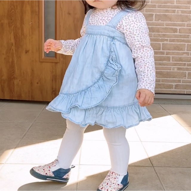 babyGAP(ベビーギャップ)のフリルワンピース　ジャンパースカート　ベビー子供服7080 キッズ/ベビー/マタニティのベビー服(~85cm)(ワンピース)の商品写真