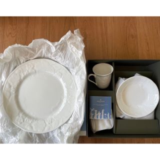 ウェッジウッド(WEDGWOOD)の★未使用品★ウエッジウッド★ストロベリー&バイン★プレート★カップ★セット(食器)