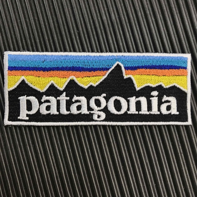 patagonia(パタゴニア)のパタゴニア フィッツロイ&黒SUNSET アイロンワッペン 2枚セット -12 レディースのバッグ(その他)の商品写真