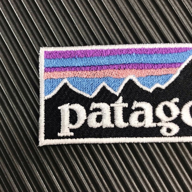 patagonia(パタゴニア)のパタゴニア フィッツロイ&黒SUNSET アイロンワッペン 2枚セット -12 レディースのバッグ(その他)の商品写真