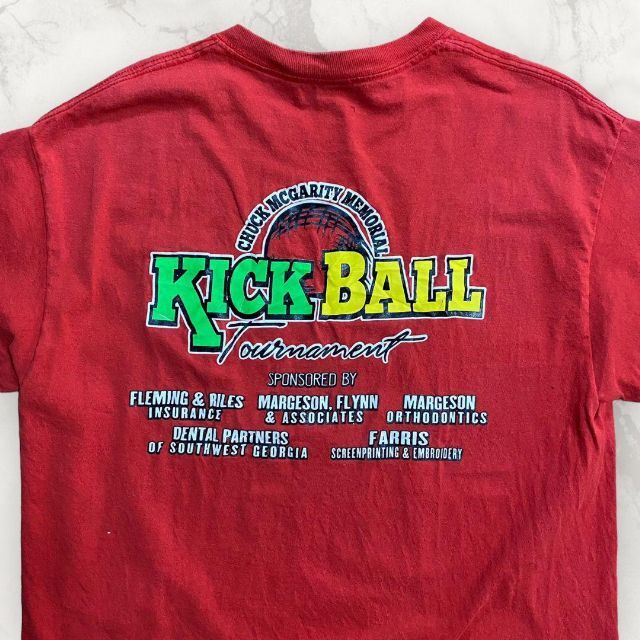 TCG 古着 GILDAN 90s 赤 恐竜　ワンポイント　キックボールTシャツ メンズのトップス(Tシャツ/カットソー(半袖/袖なし))の商品写真