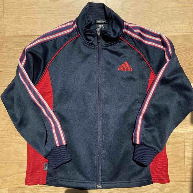 adidas(アディダス)のアディダス adidas アウター ジャージ キッズ 130cm 赤 ネイビー キッズ/ベビー/マタニティのキッズ服男の子用(90cm~)(ジャケット/上着)の商品写真