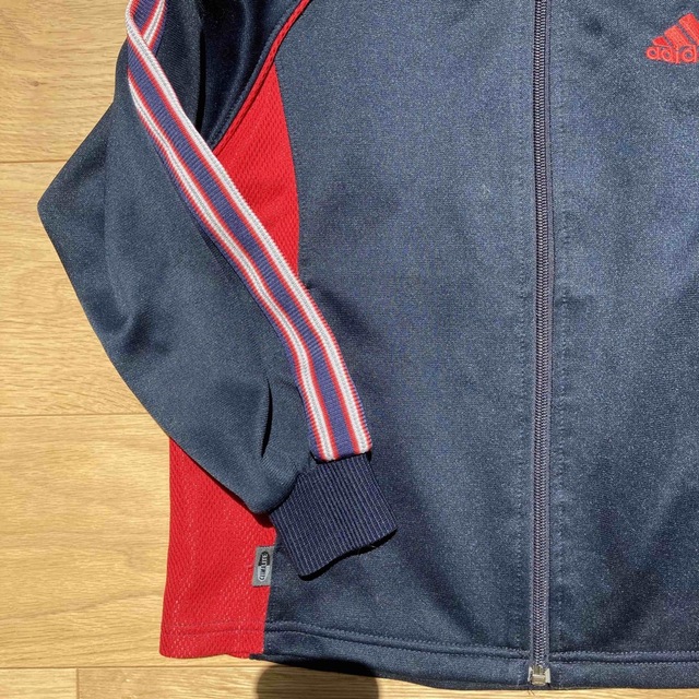 adidas(アディダス)のアディダス adidas アウター ジャージ キッズ 130cm 赤 ネイビー キッズ/ベビー/マタニティのキッズ服男の子用(90cm~)(ジャケット/上着)の商品写真