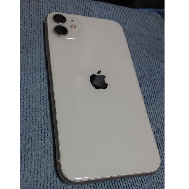 iPhone(アイフォーン)のiPhone11 ホワイト （訳あり）128GB スマホ/家電/カメラのスマートフォン/携帯電話(スマートフォン本体)の商品写真