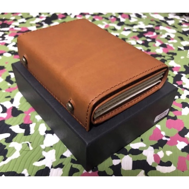 新品】m+ エムピウ ミッレフォッリエⅡ P25 ブスケット コニャック-