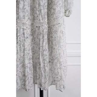 Her lip to - Monotone Floral Pleated Dress / white Sの通販 by pooh ...