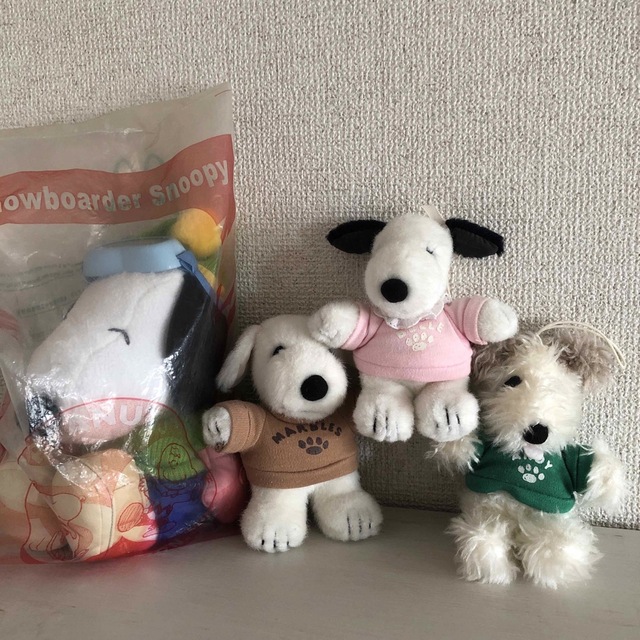 SNOOPY(スヌーピー)のスヌーピー　ぬいぐるみ　ファミリア&マクドナルド非売品 エンタメ/ホビーのおもちゃ/ぬいぐるみ(ぬいぐるみ)の商品写真