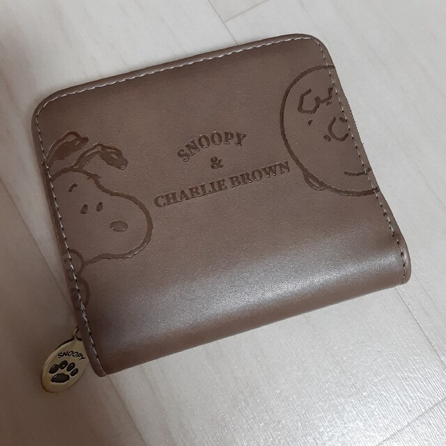 SNOOPY(スヌーピー)の【新品】スヌーピー⭐2つ折り財布 レディースのファッション小物(財布)の商品写真