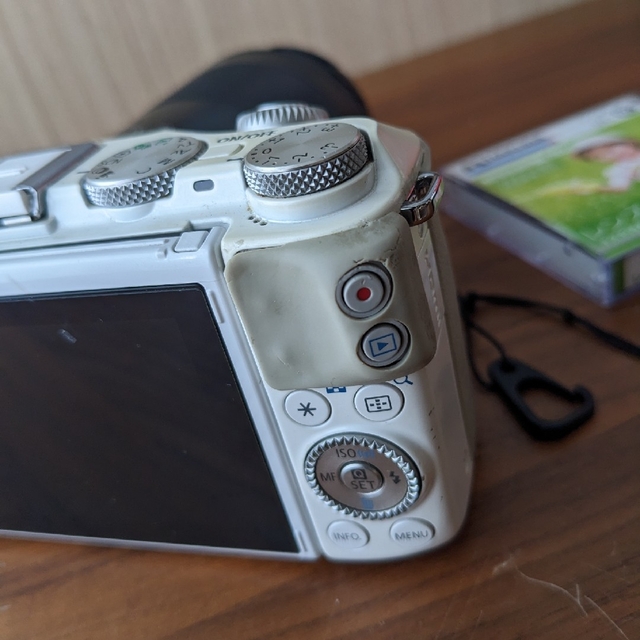 Canon(キヤノン)のCanon EOS M3 EOS M3 Wズームキット WH スマホ/家電/カメラのカメラ(ミラーレス一眼)の商品写真