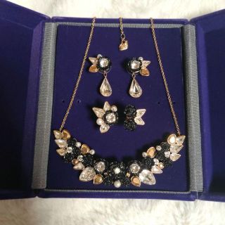 新品未使用♡SWAROVSKI スワロフスキー ネックレス　ピアス　セット