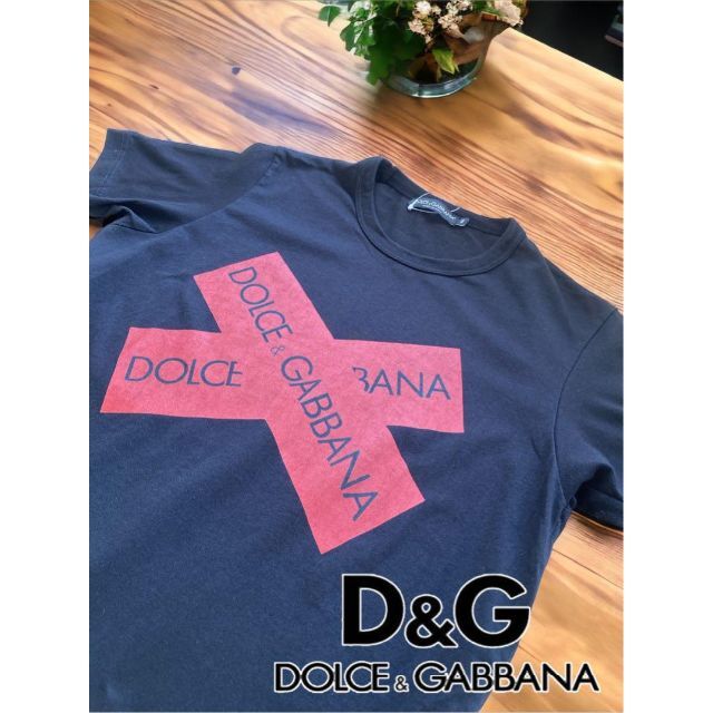 商品説明DOLCE&GABBANA ロゴテープ プリント Tシャツ 46