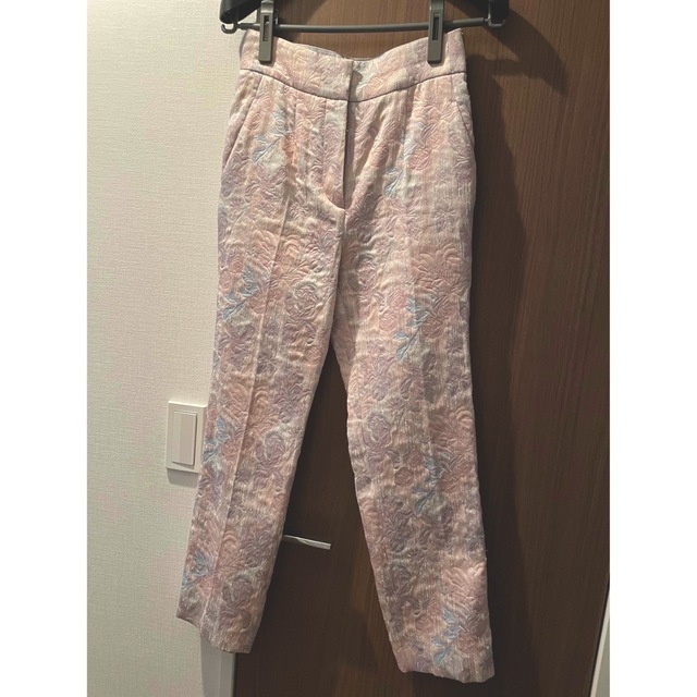 mame(マメ)のmame kurogouchi floral jacquard pants レディースのパンツ(カジュアルパンツ)の商品写真
