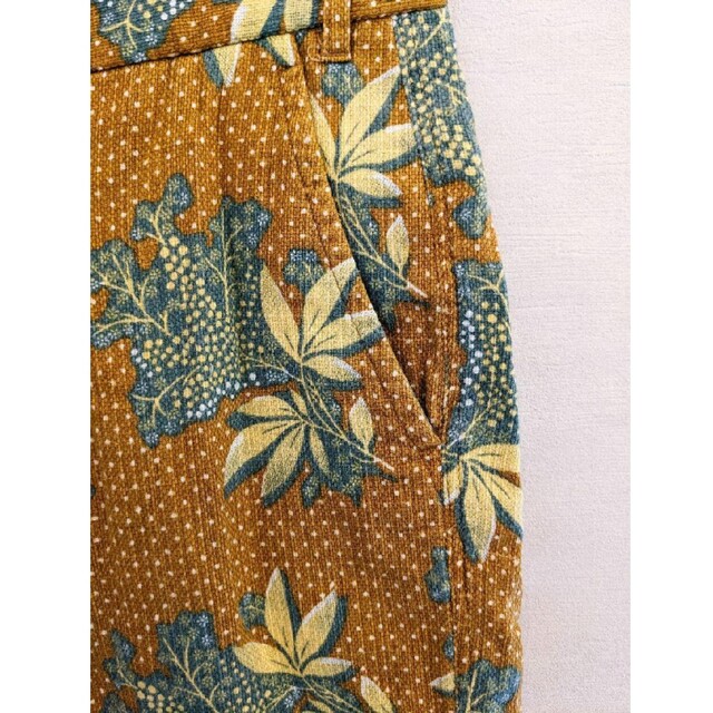 最終値下げ　ノーリーズストーンウォルド　リーフ柄ショートパンツ　イエロー　S メンズのパンツ(ショートパンツ)の商品写真