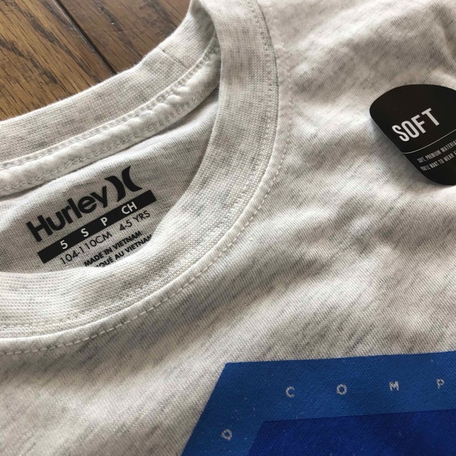 Hurley(ハーレー)のHurley新品ボーイズ用Tシャツ　グレー　110 キッズ/ベビー/マタニティのキッズ服男の子用(90cm~)(Tシャツ/カットソー)の商品写真