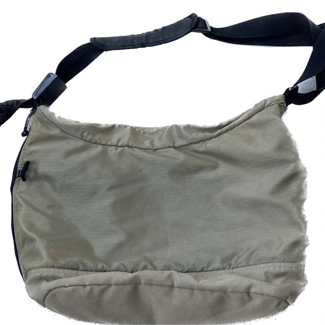 NIKE(ナイキ)の90s NIKE メッセンジャーバッグ ワンポイント ベージュ 銀タグ メンズのバッグ(メッセンジャーバッグ)の商品写真