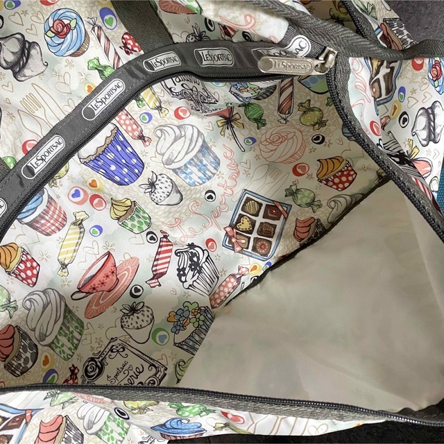 【レスポートサック】LeSportsac ボストンバッグ  旅行　スイーツ柄