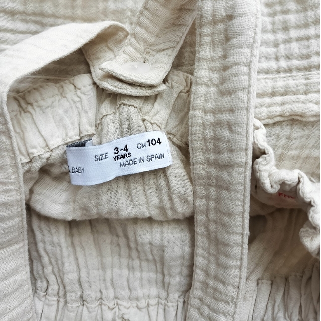 ZARA KIDS(ザラキッズ)のZARAbaby:コットンテクスチャージャンパースカート104cm キッズ/ベビー/マタニティのキッズ服女の子用(90cm~)(ワンピース)の商品写真