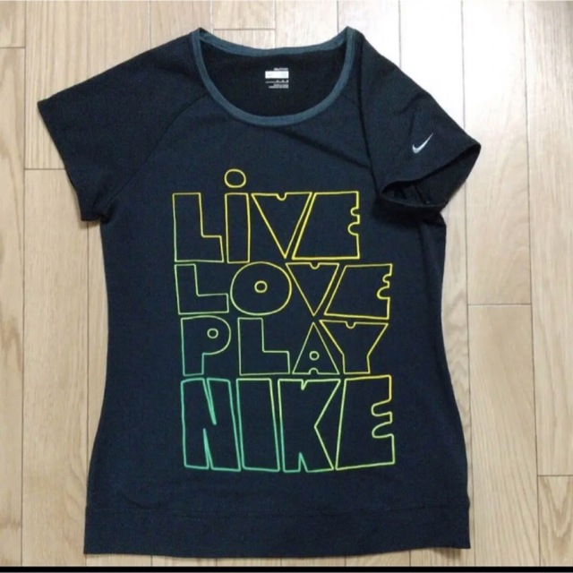 NIKE(ナイキ)のNIKE ナイキ　レディースTシャツ　M レディースのトップス(Tシャツ(半袖/袖なし))の商品写真