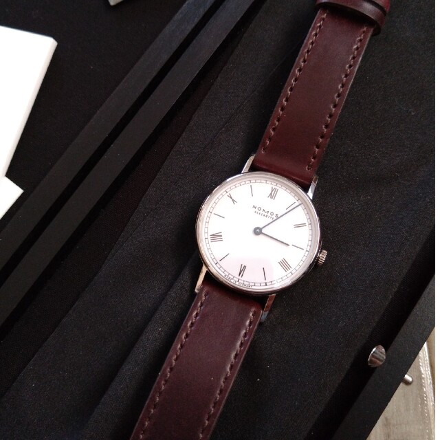 ノモス ラドウィッグ 33 デュオ エナメルホワイト メンズの時計(腕時計(アナログ))の商品写真