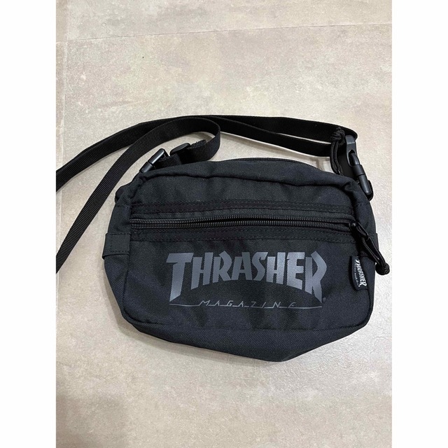 THRASHER(スラッシャー)のTHRASHER サコッシュ メンズのバッグ(メッセンジャーバッグ)の商品写真