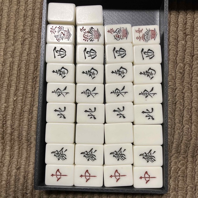 麻雀牌 背黒 昭和レトロの通販 by さとなか's shop|ラクマ 麻雀牌 背黒 昭和レトロの通販 by さとなか's shop|ラクマ