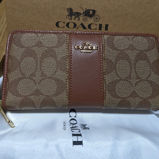 COACH(コーチ)のアウトレットコーチ　長財布　シグネチャー茶色のワンポイント レディースのファッション小物(財布)の商品写真