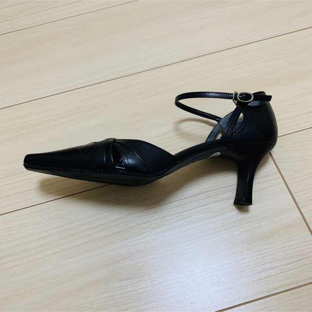 NEO RHYTHM  パンプス　黒　ブラック　23.0cm レディースの靴/シューズ(ハイヒール/パンプス)の商品写真