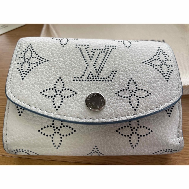 LOUIS VUITTON(ルイヴィトン)のルイヴィトン ポルトフォイユイリス XS M69212 モノグラムマヒナ レディースのファッション小物(財布)の商品写真