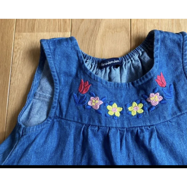 mou jon jon(ムージョンジョン)のムージョンジョン  お花デニムワンピース キッズ/ベビー/マタニティのキッズ服女の子用(90cm~)(ワンピース)の商品写真