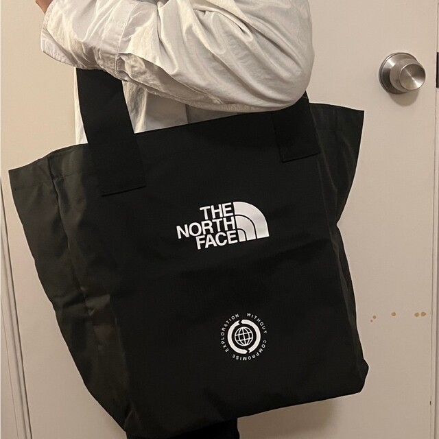 THE NORTH FACE(ザノースフェイス)の「新品」THE NORTH FACE ノースフェイス トートバッグSサイズ レディースのバッグ(トートバッグ)の商品写真