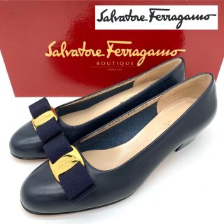 サルヴァトーレフェラガモ(Salvatore Ferragamo)の〈新品〉Ferragamo フェラガモ【22cm】ヴァラ パンプス ネイビー(ハイヒール/パンプス)