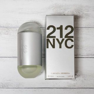 キャロライナヘレナ(CAROLINA HERRERA)の香水 キャロライナ ヘレラ 212  CAROLINA HERRERA(ユニセックス)