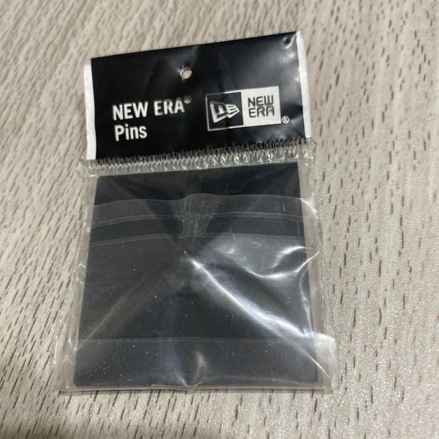 NEW ERA(ニューエラー)のNEW ERA Pins WORLD SERIES 2021 ピンバッジ　 エンタメ/ホビーのアニメグッズ(バッジ/ピンバッジ)の商品写真