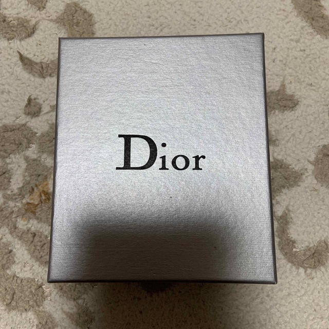 Christian Dior(クリスチャンディオール)のDIOR 箱 エンタメ/ホビーの本(趣味/スポーツ/実用)の商品写真